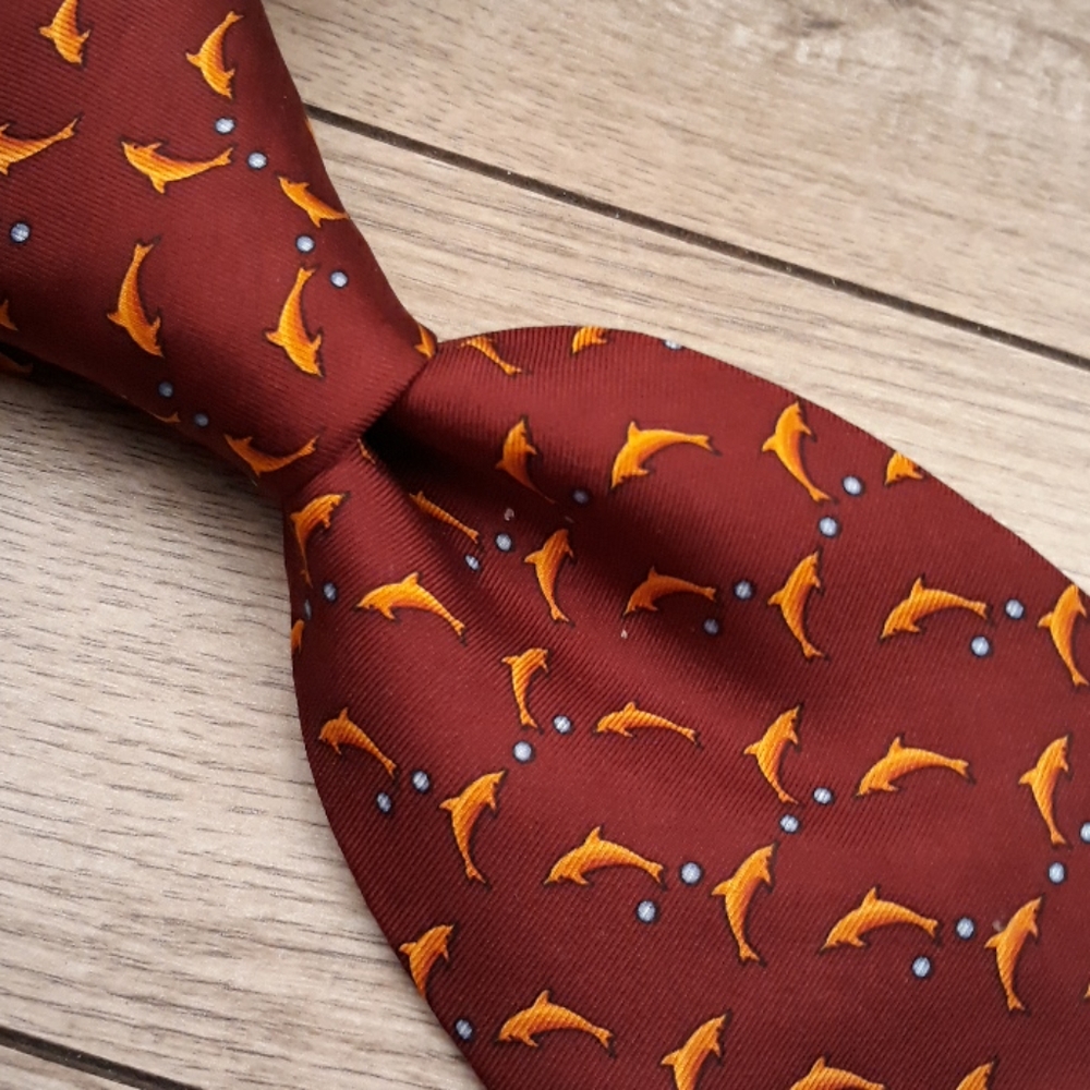 BROOKS BROTHERS Maroon Red Dolphins‎ Silk Tie